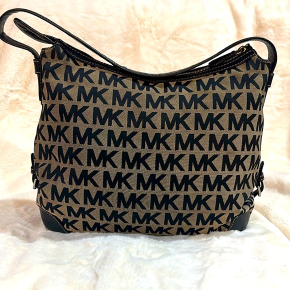 MICHAEL Michael Kors Handbags - Authentic Michael Kors vintage large shoulder purse